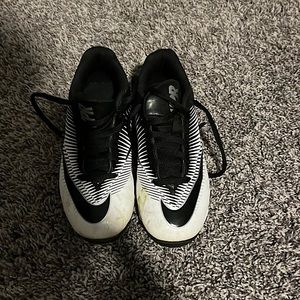Nike boys football cleats size 13C. Wore them twice to practice.